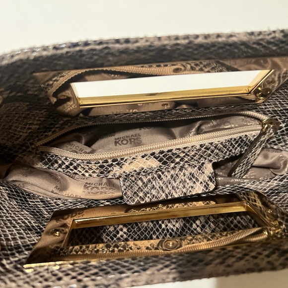 Beautiful Michael Kors Snake Skin Embossed Clutch Bag Tan/black Print - Picture 7 of 12